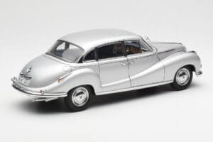 BMW 502 2.6 Luxus Super Argento AUTOart 1:18 70593 Pressofusione — immagine 3 di 8