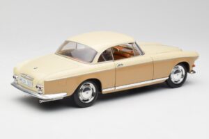 BMW 503 Beige Revell 1:18 8832 Pressofusione — immagine 3 di 8