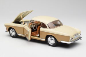 BMW 503 Beige Revell 1:18 8832 Pressofusione — immagine 5 di 8