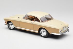 BMW 503 Beige Revell 1:18 8832 Pressofusione — immagine 7 di 8