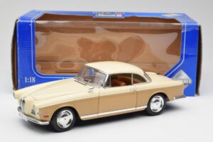 BMW 503 Beige Revell 1:18 8832 Pressofusione — immagine 8 di 8