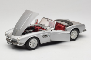 BMW 507 Cabriolet Argento Revell 1:18 8829 Pressofusione — immagine 2 di 8