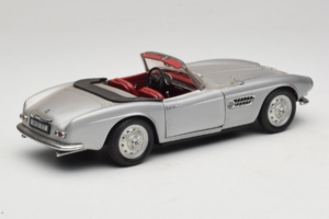 BMW 507 Cabriolet Argento Revell 1:18 8829 Pressofusione — immagine 3 di 8