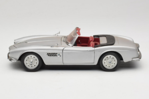 BMW 507 Cabriolet Argento Revell 1:18 8829 Pressofusione — immagine 4 di 8