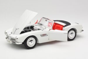 BMW 507 Touring Sport Feather White Revell 1:18 8810 Pressofusione — immagine 2 di 8