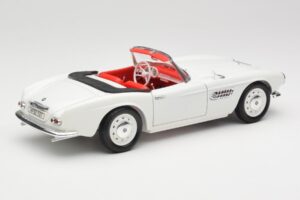 BMW 507 Touring Sport Feather White Revell 1:18 8810 Pressofusione — immagine 3 di 8