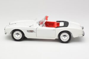 BMW 507 Touring Sport Feather White Revell 1:18 8810 Pressofusione — immagine 4 di 8