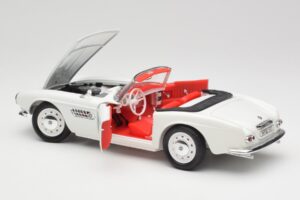 BMW 507 Touring Sport Feather White Revell 1:18 8810 Pressofusione — immagine 5 di 8