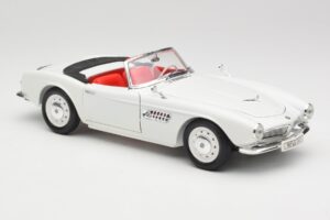 BMW 507 Touring Sport Feather White Revell 1:18 8810 Pressofusione — immagine 6 di 8