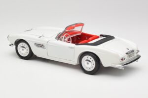 BMW 507 Touring Sport Feather White Revell 1:18 8810 Pressofusione — immagine 7 di 8