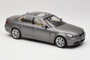 BMW 530i E60 Grey Metallic Revell 1:18 08841 Pressofusione — immagine 6 di 8