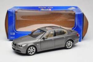BMW 530i E60 Grey Metallic Revell 1:18 08841 Pressofusione — immagine 8 di 8