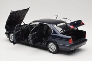 BMW 535i E34 Blue Metallic Minichamps 1:18 100024004 Pressofusione — immagine 5 di 8