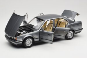 BMW 535i E34 Grigio Metallic Minichamps 1:18 100024008 Pressofusione — immagine 2 di 8