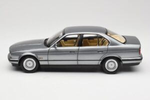 BMW 535i E34 Grigio Metallic Minichamps 1:18 100024008 Pressofusione — immagine 4 di 8