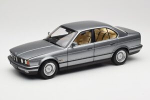 BMW 535i E34 Grigio Metallic Minichamps 1:18 100024008 Pressofusione