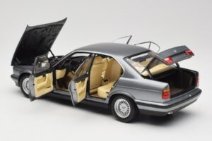 BMW 535i E34 Grigio Metallic Minichamps 1:18 100024008 Pressofusione — immagine 5 di 8