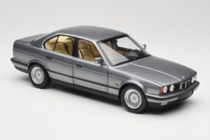 BMW 535i E34 Grigio Metallic Minichamps 1:18 100024008 Pressofusione — immagine 6 di 8