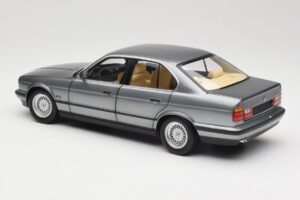 BMW 535i E34 Grigio Metallic Minichamps 1:18 100024008 Pressofusione — immagine 7 di 8
