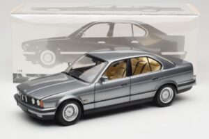 BMW 535i E34 Grigio Metallic Minichamps 1:18 100024008 Pressofusione — immagine 8 di 8
