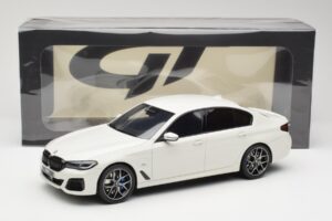 BMW 545e xDrive M-Sport G30 Bianco GT Spirit 1:18 GT496 Resina — immagine 6 di 6