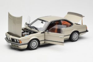 BMW 635 CSi E24 Bronzit Beige Metallic AUTOart 1:18 70523 Pressofusione — immagine 2 di 8