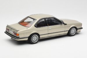 BMW 635 CSi E24 Bronzit Beige Metallic AUTOart 1:18 70523 Pressofusione — immagine 3 di 8
