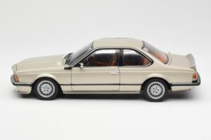BMW 635 CSi E24 Bronzit Beige Metallic AUTOart 1:18 70523 Pressofusione — immagine 4 di 8
