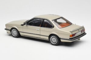BMW 635 CSi E24 Bronzit Beige Metallic AUTOart 1:18 70523 Pressofusione — immagine 7 di 8