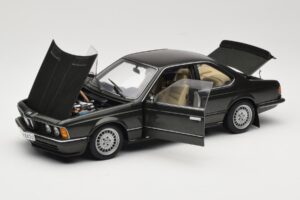 BMW 635 CSi E24 Malachit Green Metallic AUTOart 1:18 70522 Pressofusione — immagine 2 di 8