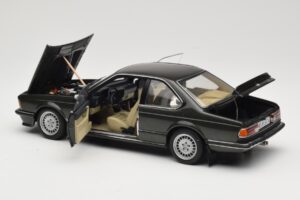 BMW 635 CSi E24 Malachit Green Metallic AUTOart 1:18 70522 Pressofusione — immagine 5 di 8