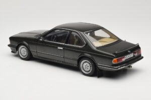 BMW 635 CSi E24 Malachit Green Metallic AUTOart 1:18 70522 Pressofusione — immagine 7 di 8