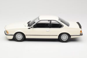 BMW 635 CSi E24 Bianco Minichamps 1:18 155028102 Pressofusione — immagine 3 di 6