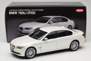 BMW 7 Series F02 760Li Brilliant White Kyosho 1:18 08783BRW Pressofusione — immagine 8 di 8