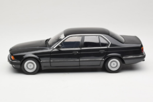 BMW 730i E32 Black Metallic Minichamps 1:18 100023002 Pressofusione — immagine 4 di 8