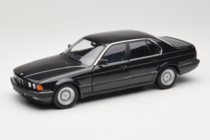 BMW 730i E32 Black Metallic Minichamps 1:18 100023002 Pressofusione
