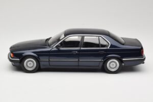 BMW 730i E32 Blu Metallic Minichamps 1:18 100023006 Pressofusione — immagine 4 di 8