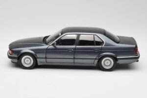 BMW 730i E32 Grey Metallic Minichamps 1:18 100023005 Pressofusione — immagine 4 di 8