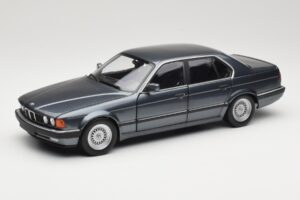 BMW 730i E32 Grey Metallic Minichamps 1:18 100023005 Pressofusione