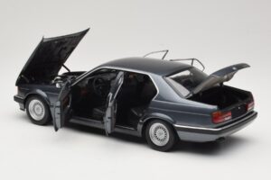 BMW 730i E32 Grey Metallic Minichamps 1:18 100023005 Pressofusione — immagine 5 di 8