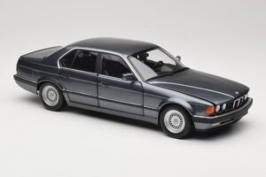 BMW 730i E32 Grey Metallic Minichamps 1:18 100023005 Pressofusione — immagine 6 di 8