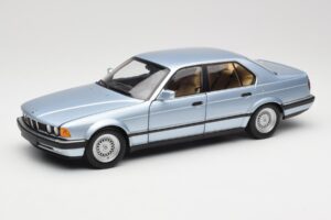 BMW 730i E32 Blu Chiaro Metallic Minichamps 1:18 100023008 Pressofusione