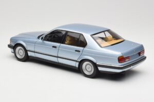 BMW 730i E32 Blu Chiaro Metallic Minichamps 1:18 100023008 Pressofusione — immagine 7 di 8