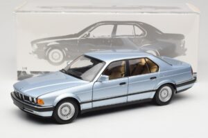 BMW 730i E32 Blu Chiaro Metallic Minichamps 1:18 100023008 Pressofusione — immagine 8 di 8