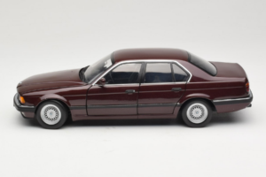 BMW 730i E32 Red Metallic Minichamps 1:18 100023001 Pressofusione — immagine 4 di 8
