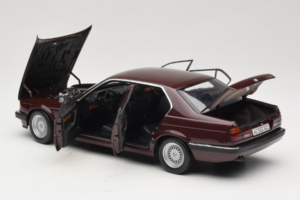 BMW 730i E32 Red Metallic Minichamps 1:18 100023001 Pressofusione — immagine 5 di 8