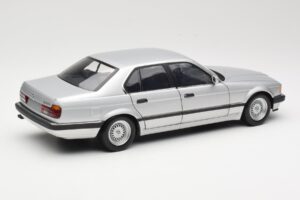 BMW 730i E32 Argento Minichamps 1:18 100023000 Pressofusione — immagine 3 di 8