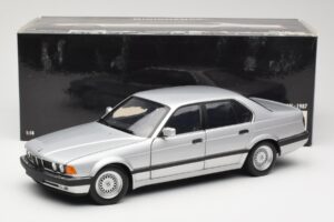 BMW 730i E32 Argento Minichamps 1:18 100023000 Pressofusione — immagine 8 di 8