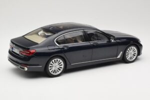 BMW 750Li F02 Imperial Blue Paragon 1:18 80432405586 Pressofusione — immagine 3 di 8