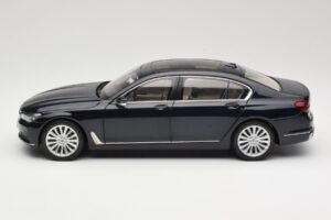 BMW 750Li F02 Imperial Blue Paragon 1:18 80432405586 Pressofusione — immagine 4 di 8